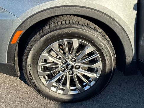 Used 2024 Cadillac XT4 Premium Luxury image 24