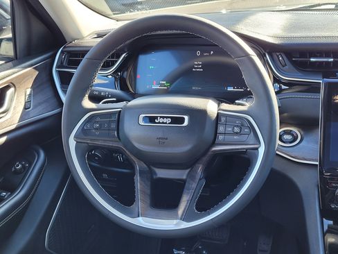 Used 2023 Jeep Grand Cherokee 4WD 4xe image 12