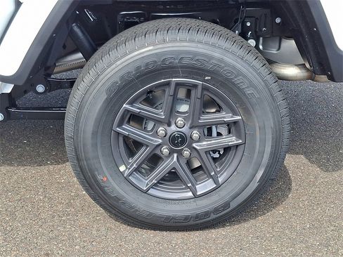 New 2025 Jeep Gladiator Sport image 5