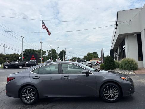 Used 2017 Lexus ES 350 w/ Navigation System Package FWD image 2