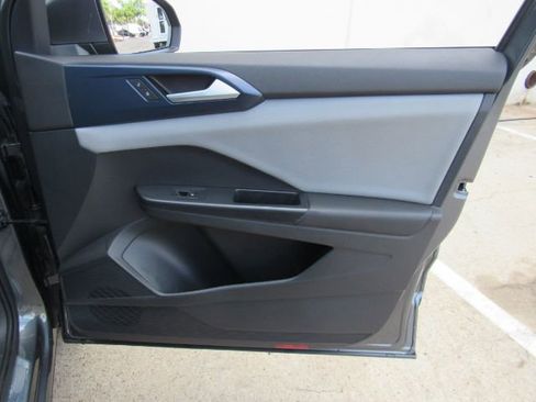 Used 2023 Volkswagen Taos SE image 17