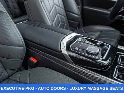 Used 2023 BMW i7 xDrive60 w/ Executive Package 2 AWD/4WD image 36