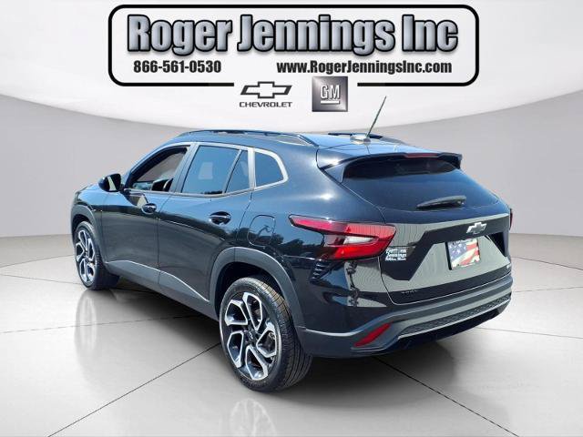Used 2024 Chevrolet Trax RS w/ Sunroof Package FWD image 3