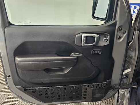 Used 2020 Jeep Gladiator Rubicon AWD/4WD image 2