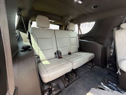 Used 2021 Chevrolet Suburban Z71 w/ Z71 Off-Road Package image 33