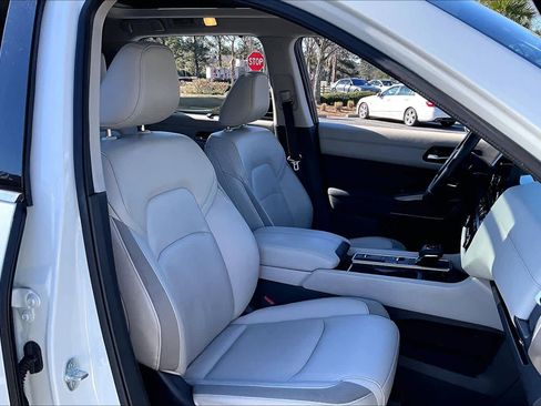 Used 2023 Nissan Pathfinder SL w/ SL Premium Package image 9