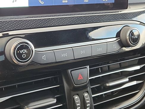 Used 2025 Ford Escape ST-Line w/ Cold Weather Package image 18