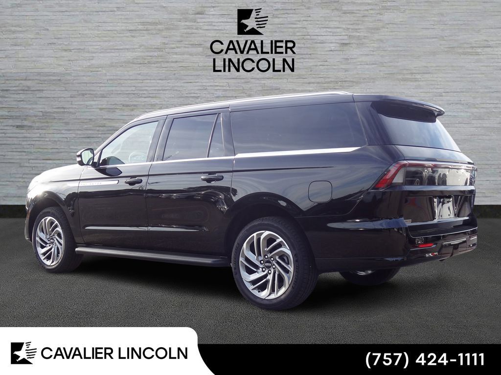 Used 2026 Lincoln Navigator L Premier AWD/4WD image 3