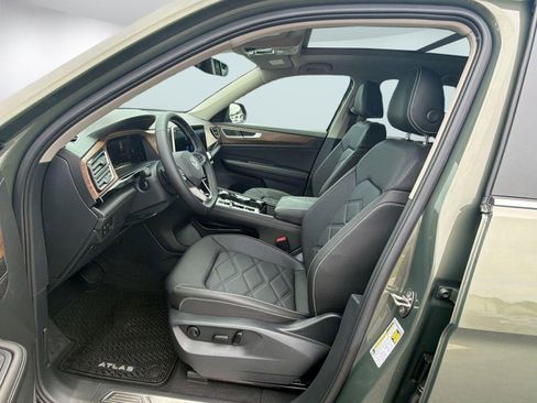 Used 2018 Volkswagen Tiguan SE w/ Panoramic Sunroof Package AWD/4WD image 5