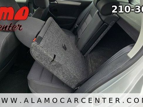 Used 2013 Volkswagen Golf 4-Door FWD image 27