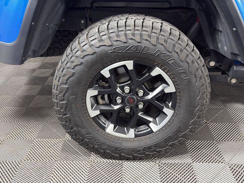 Used 2024 Jeep Gladiator Rubicon AWD/4WD image 16