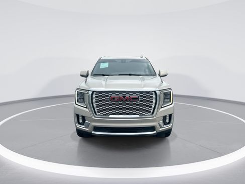 Used 2021 GMC Yukon Denali w/ Denali Premium Package AWD/4WD image 3