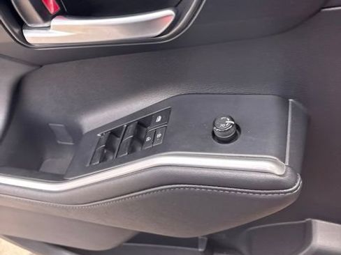 Used 2023 Toyota Highlander XLE AWD/4WD image 6