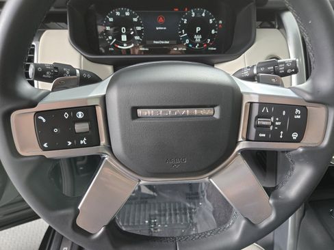 Used 2025 Land Rover Discovery S image 24