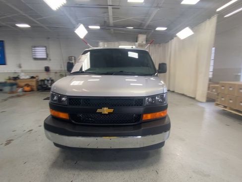 Used 2022 Chevrolet Express 2500 w/ Enhanced Convenience Package RWD image 5