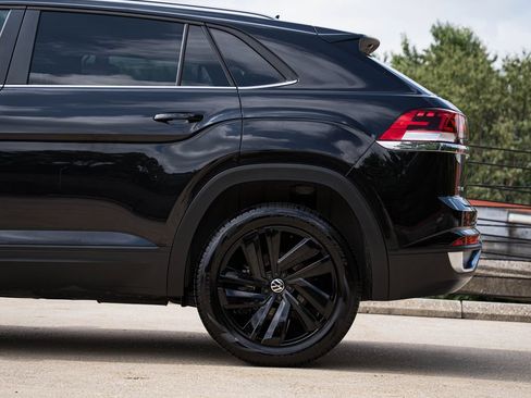 Certified 2023 Volkswagen Atlas Cross Sport SE w/ Black Wheel Package AWD/4WD image 4