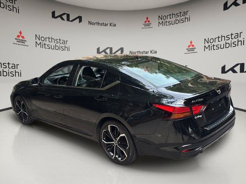 Used 2023 Nissan Altima 2.5 SR FWD image 4
