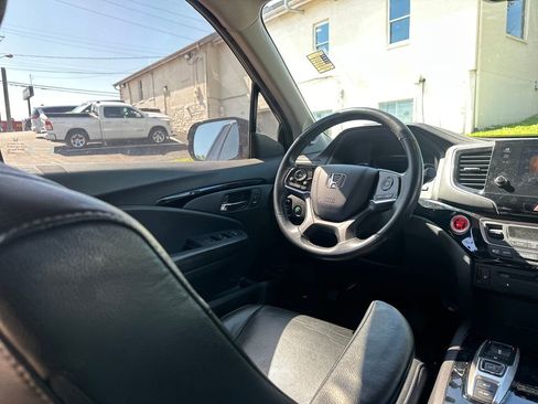 Used 2019 Honda Pilot Touring image 16