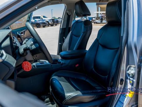 Used 2021 Toyota RAV4 XLE AWD/4WD image 10