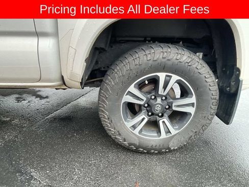 Used 2019 Toyota Tacoma TRD Sport AWD/4WD image 3