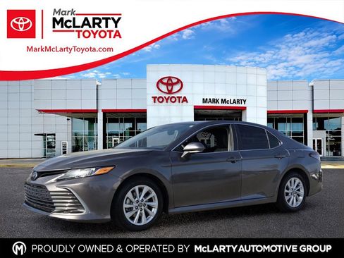 Used 2024 Toyota Camry LE w/ Convenience Package FWD image 1