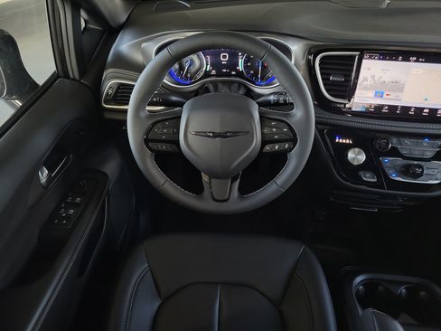 New 2026 Chrysler Pacifica Select FWD image 12