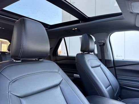 Used 2023 Ford Explorer XLT w/ Equipment Group 202A image 18