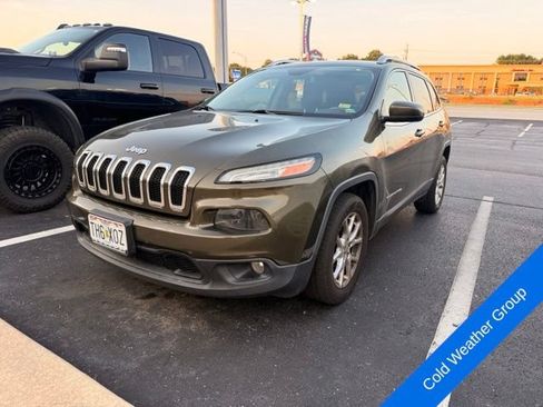 Used 2016 Jeep Cherokee Latitude w/ Cold Weather Group FWD image 3