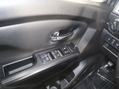 Used 2019 Nissan Titan SV w/ SV Convenience Package image 27