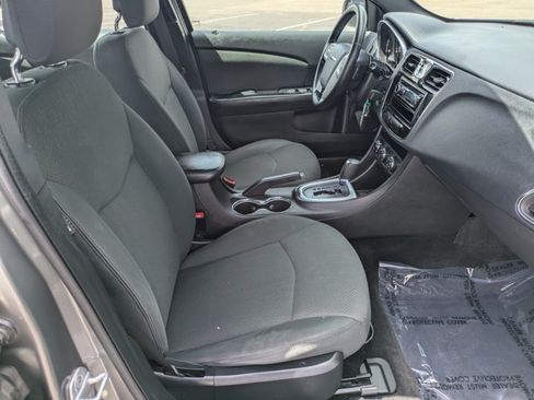 Used 2012 Chrysler 200 Touring FWD image 20