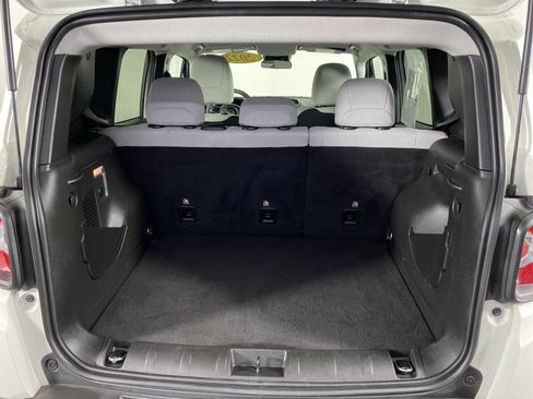 Used 2022 Jeep Renegade Latitude AWD/4WD image 32