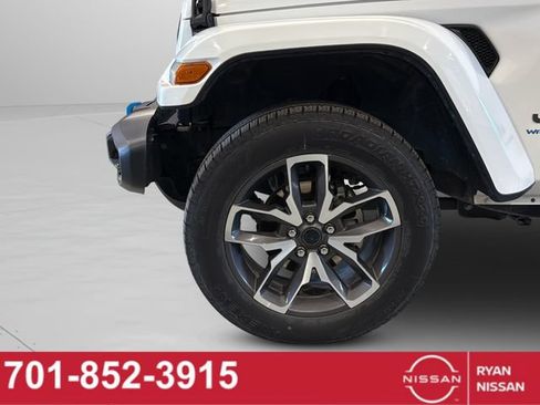 Used 2024 Jeep Wrangler Unlimited AWD/4WD image 23