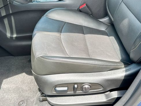 Used 2024 Chevrolet Equinox Premier FWD image 25