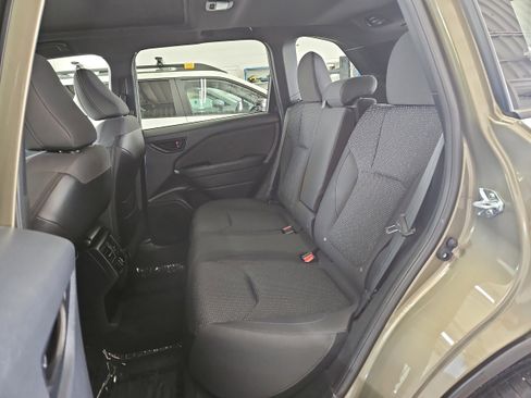 Used 2025 Subaru Forester Premium AWD/4WD image 12