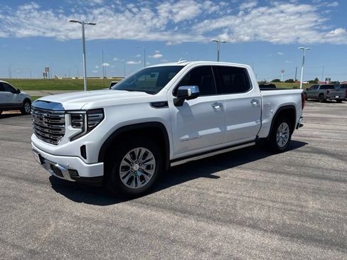 Used 2023 GMC Sierra 1500 Denali w/ Technology Package AWD/4WD image 1