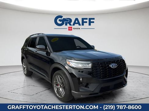 Used 2026 Ford Explorer ST-Line w/ ST-Line Street Pack AWD/4WD image 3