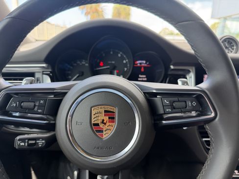 Certified 2023 Porsche Macan AWD/4WD image 37