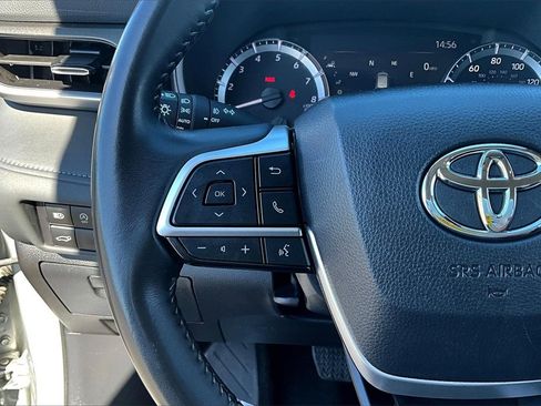 Used 2024 Toyota Highlander LE image 18