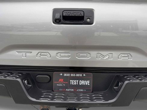 Used 2017 Toyota Tacoma SR5 image 18