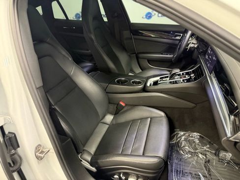 Used 2021 Porsche Panamera image 25