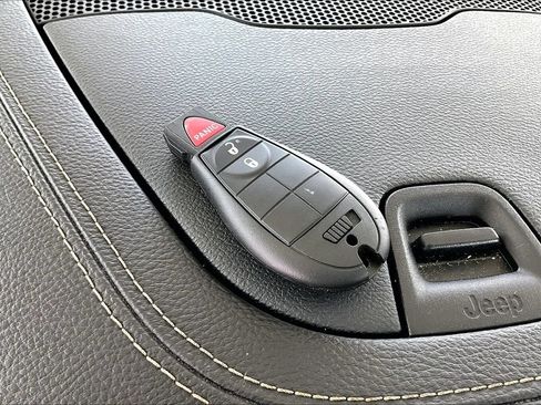 Used 2015 Jeep Cherokee Latitude FWD image 30