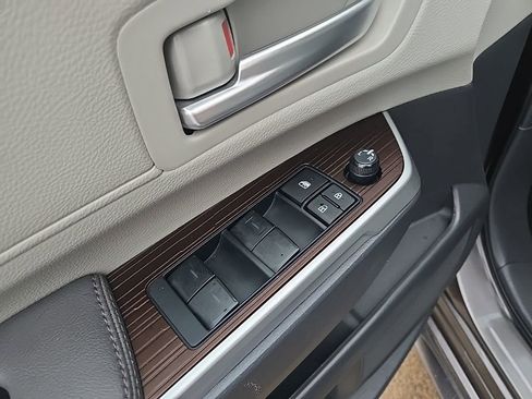 Used 2024 Toyota Sienna XLE image 28