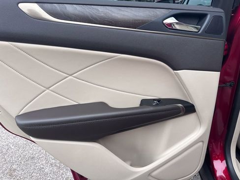 Used 2018 Lincoln MKC Reserve image 30