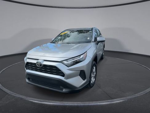 Used 2022 Toyota RAV4 XLE image 5