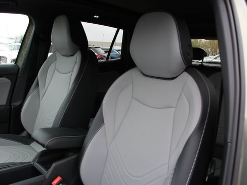 New 2026 Volkswagen Tiguan SE R-Line FWD image 11