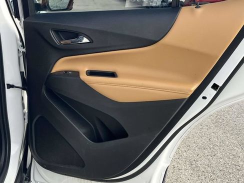 Used 2018 Chevrolet Equinox Premier FWD image 23