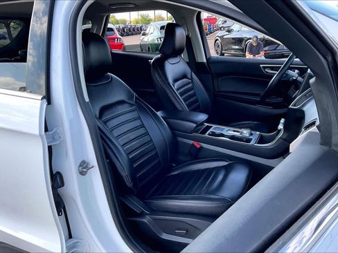 Used 2024 Ford Edge SEL image 9