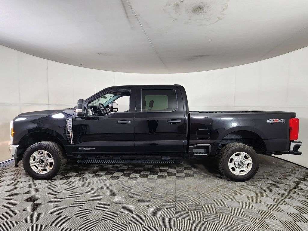 Used 2025 Ford F250 XLT AWD/4WD image 4