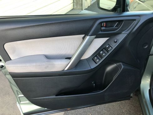 Used 2015 Subaru Forester 2.5i Premium image 9