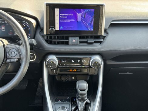 Used 2025 Toyota RAV4 XLE image 29